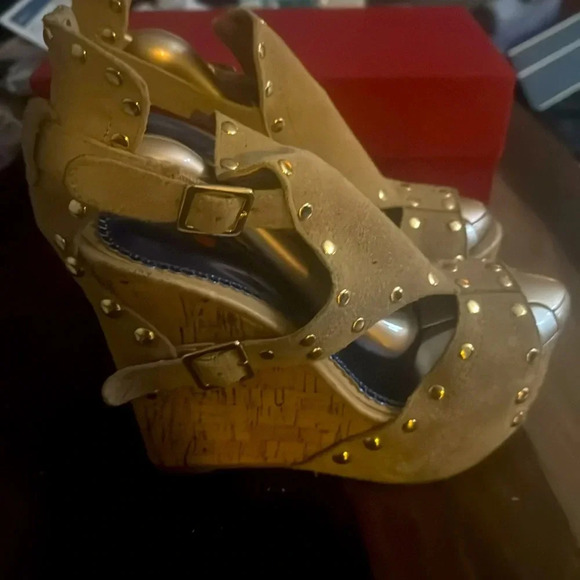 Frenzy Wedge Studded Straps and Gold Sexy wedge heel Size 8 - Picture 7 of 10